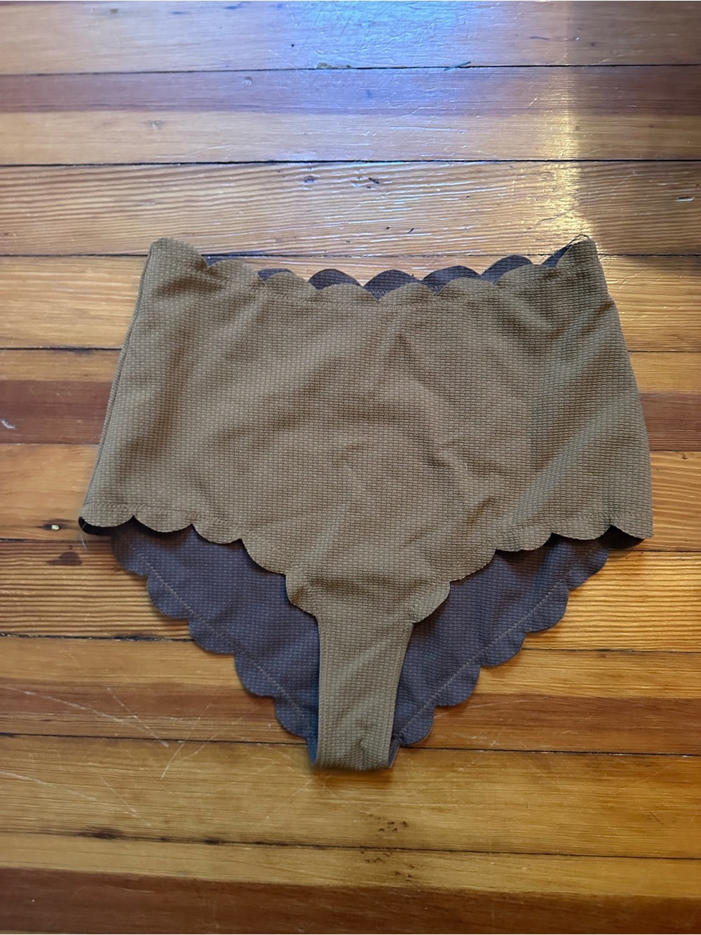 High-Waist Scalloped Bikini Bottoms — Brown